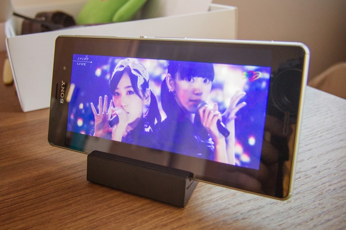 alt="Xperia Z3 Dock"