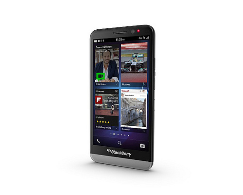 alt="BlackBerry Z30"