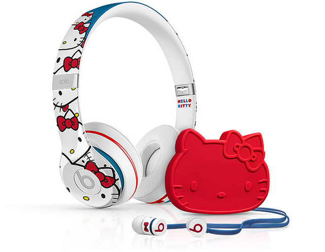 alt="Beats-by-Dre-Hello-Kitty-Headphones-1"