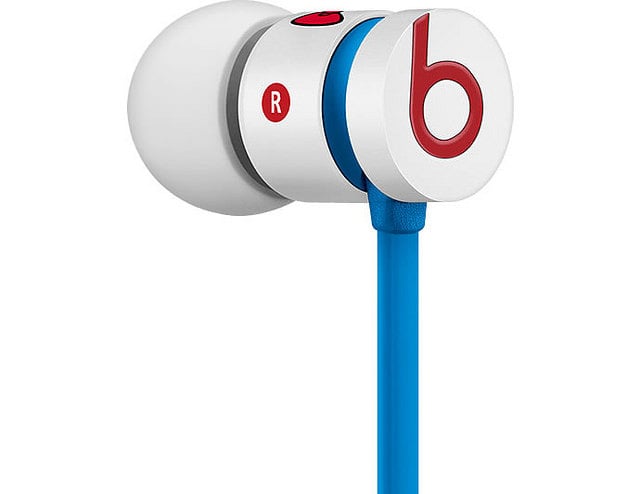 alt="Beats-by-Dre-Hello-Kitty-Headphones-9"