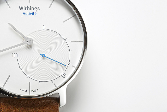 alt="1.Withings_Activit__flagship_close-up"