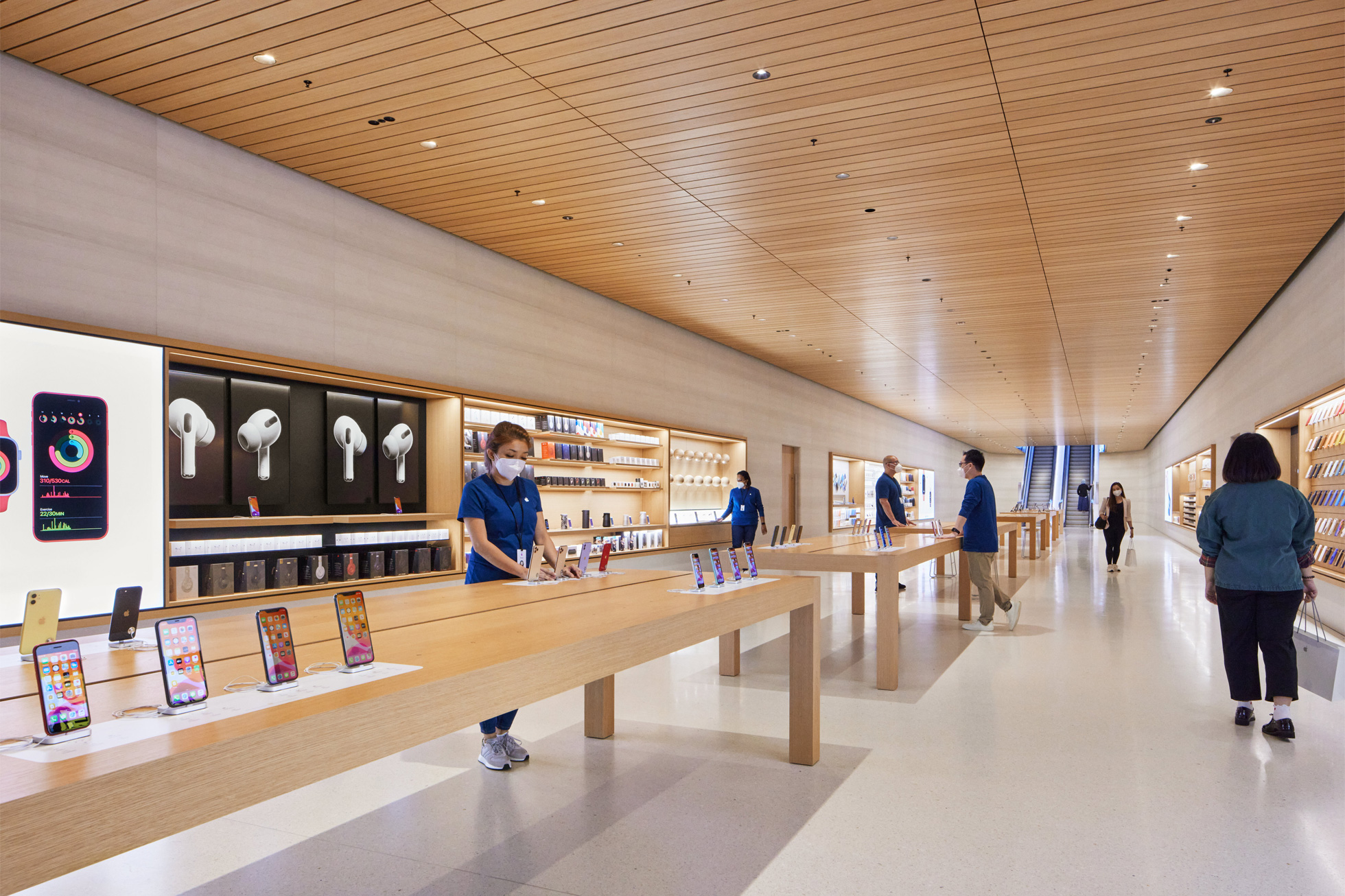 alt="Apple Store"