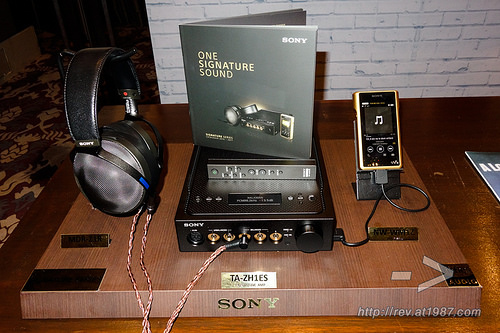 alt="Sony Signature Series"