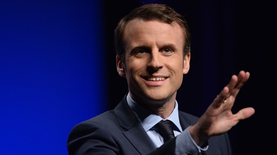 alt="Emmanuel Macron"