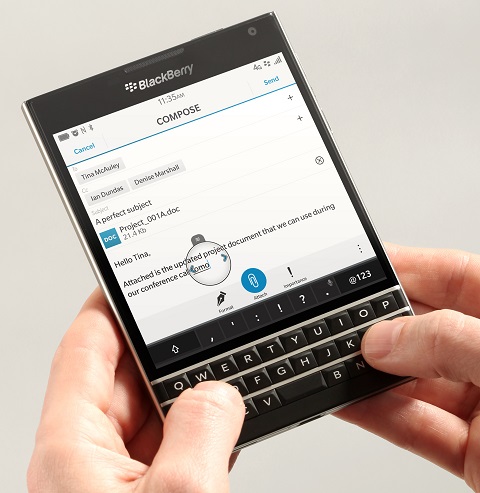 alt="BlackBerry Passport"