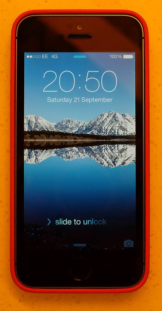 alt="With case, lock screen"