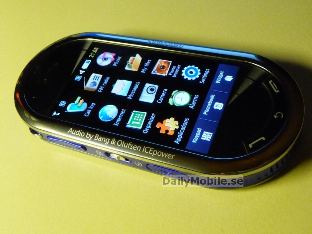 alt="Samsung M7600"