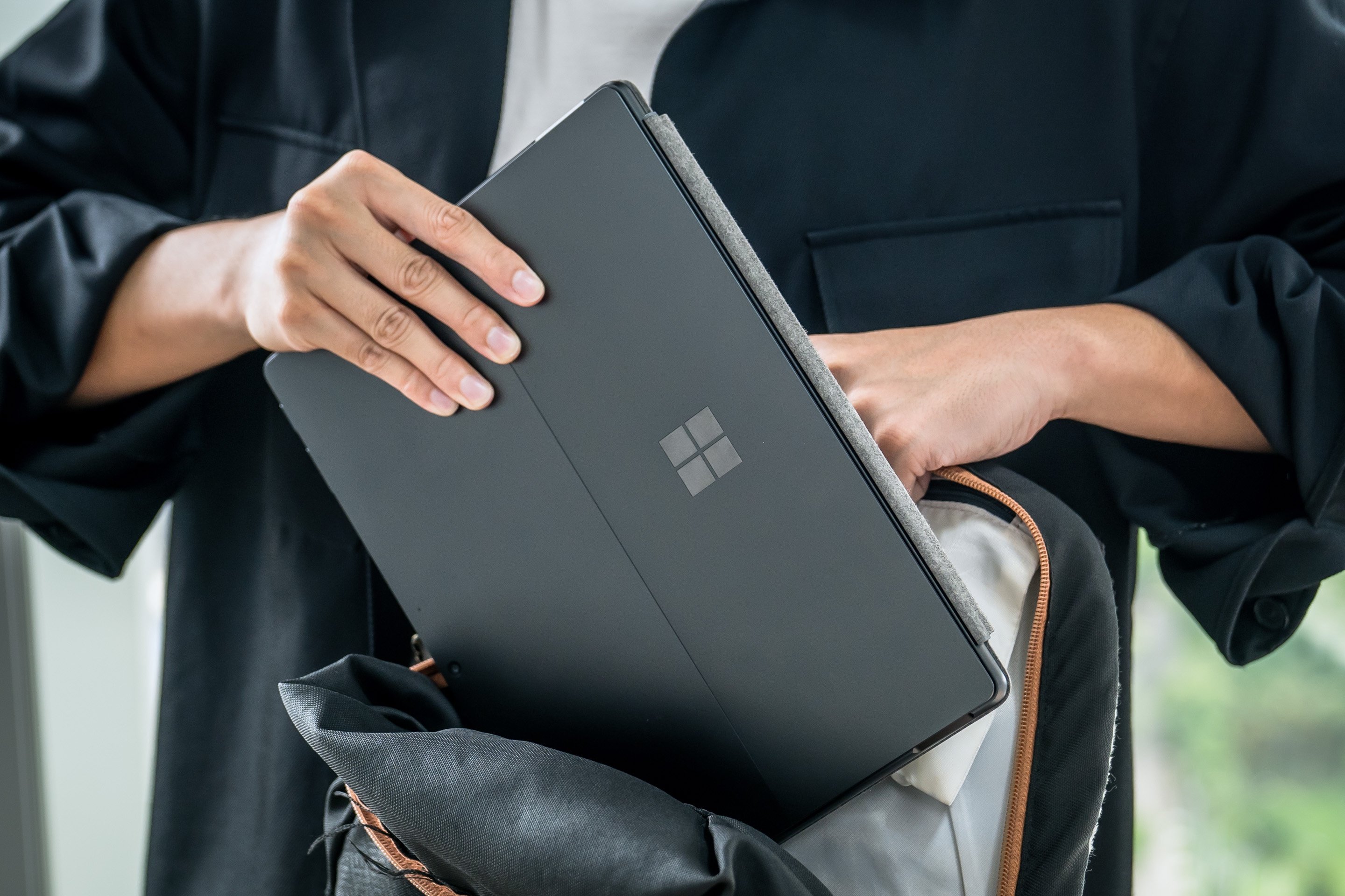 alt="Microsoft Surface Pro 11"