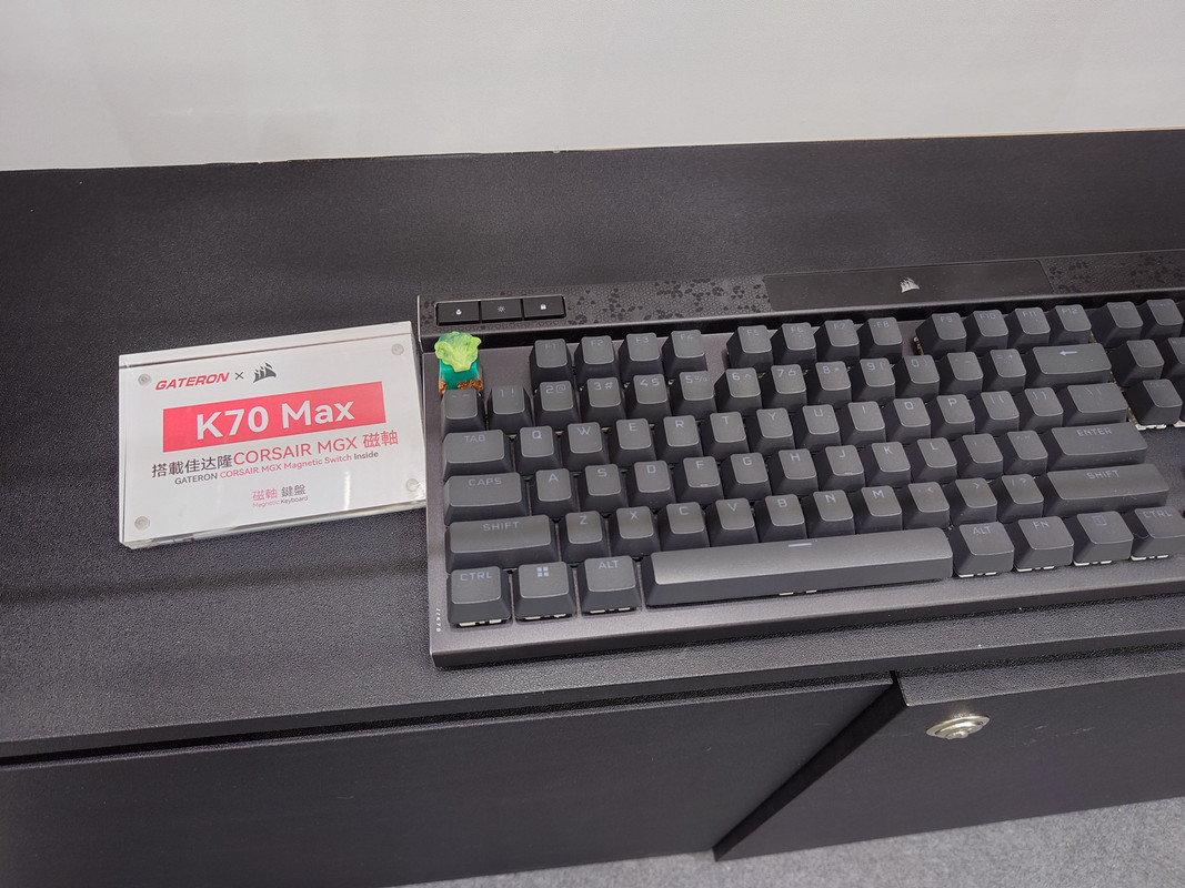 alt="Corsair K70 Max"