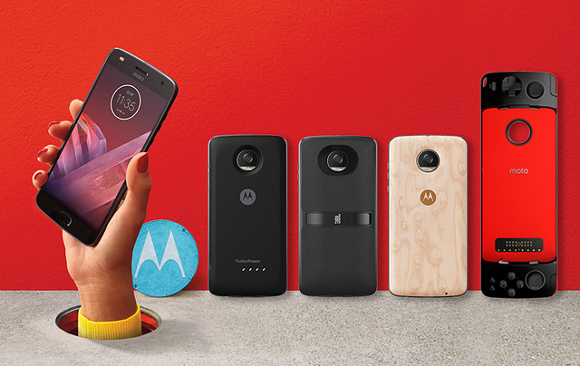 alt="Moto-Z2-Play-and-Moto-Mods"