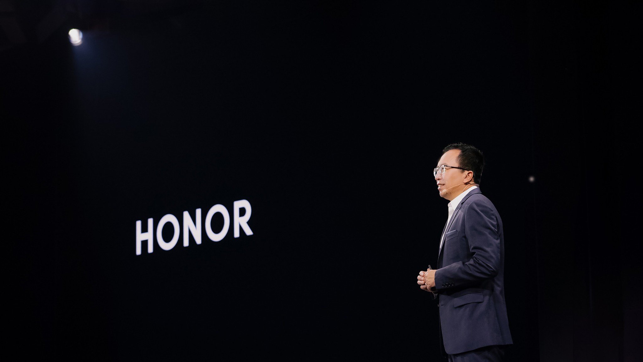 alt="HONOR"