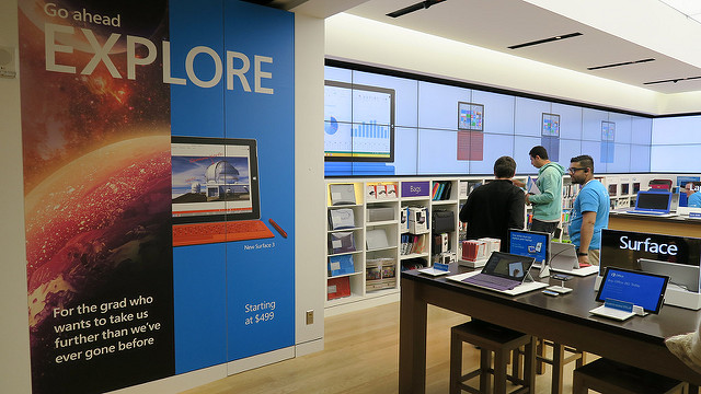 alt="Microsoft Store SF"