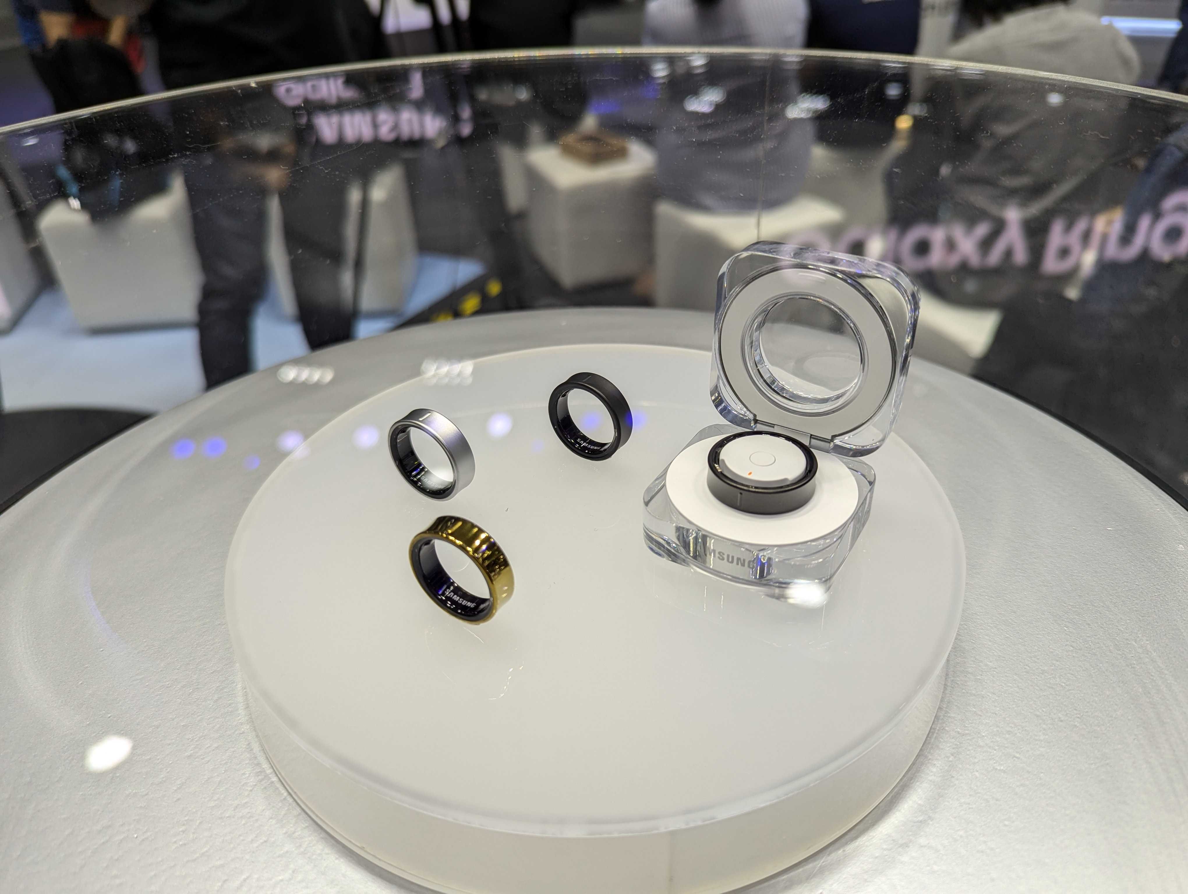 alt="Samsung Galaxy Ring"